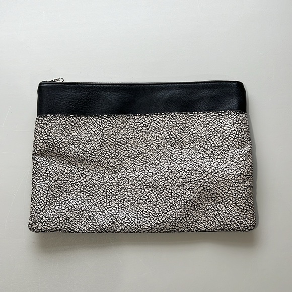Oliver Bonas Amii Crackle Cross Body Bag - Picture 2 of 5